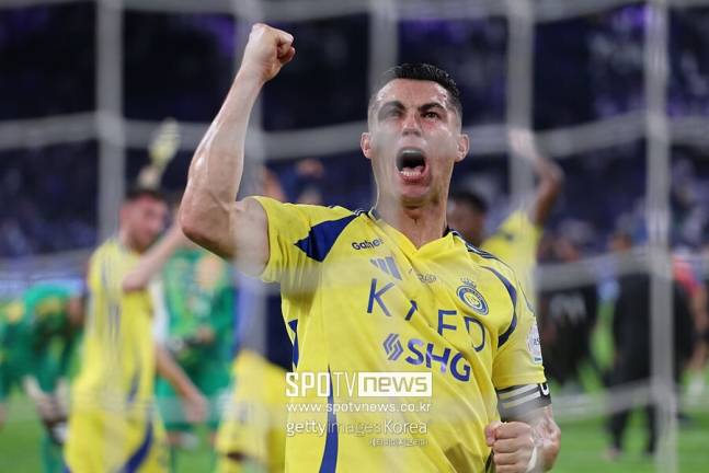 ▲ 호날두는 전세계 축구선수들에게 사우디아라비아라는 새로운 선택지를 제공한 선구자다. 지난 2022년 말 맨체스터 유나이티드를 떠나는 결정을 내린 호날두는 천문학적인 연봉을 보장받으며 사우디아라비아로 향했다. 호날두를 시작으로 세계적인 선수들이 중동으로 이적했다.