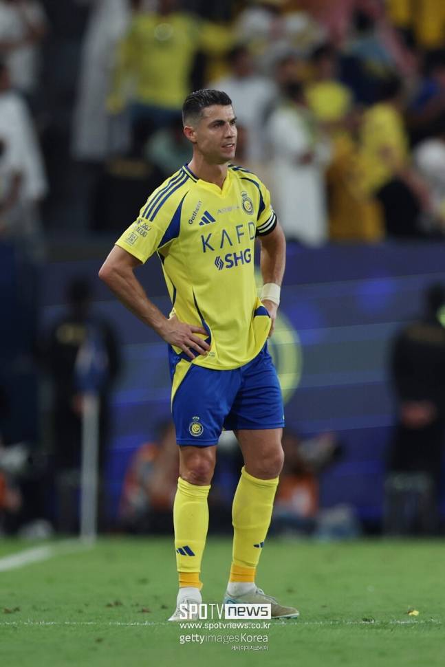 ▲&nbsp;이름값 높은 스타가 사우디아라비아를 채우는 걸 보고 선구자였던 호날두는 "유럽 수준이 많이 떨어졌다. 내 기준에 수준이 높다고 할 수 있는 곳은 프리미어리그 뿐"이라며 "이제 사우디아라비아가 유럽 리그처럼 될 것이다. 슈퍼스타들이 나를 따라 이곳에 오고 있다. 지금은 사우디아라비아에서 뛰는 게 지극히 자연스럽다"라고 했다.&nbsp;