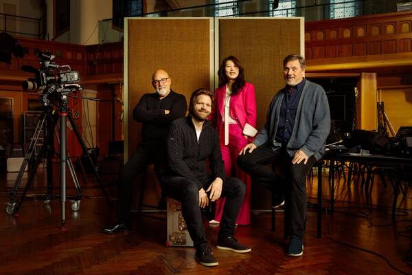 ▲ 임현정 새 앨범 '엑스트라오디너리'에 참여한 세계적 거장들. 왼쪽부터 편곡자 맷 던클리, 코디네이터 가레스 그리프트, 임현정, 프로듀서 제프 포스터. 제공|Charlie Clift