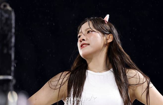 [★화보]KT 이서윤 '폭우에도' 멈출수 없는 응원