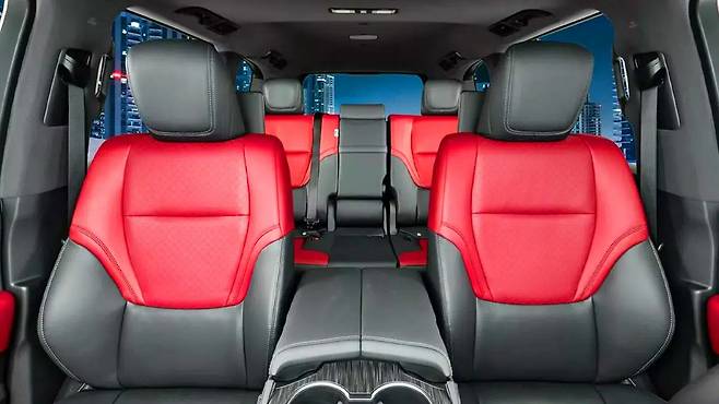 토요타 랜드크루저 하이브리드 실내