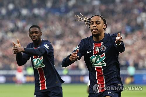 뮌헨 전문 매체 '바이에른 인사이더'가 23일(한국시간) 뮌헨이 PSG(프랑스) 윙어 브래들리 바르콜라를 열망하고 있지만, 미토마 가오루는 더 이상 좇지 않는다고 보도했다.연합뉴스