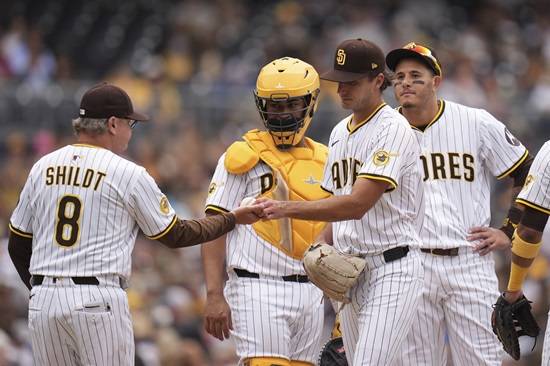 KBO리그를 평정하고 빅리그 재도전에 나선 '전 NC 다이노스' 카일 하트가 트리플A서 4이닝 9피안타 1탈삼진 1볼넷 9실점(7자책점)으로 무너졌다. 이날 패배로 하트는 올 시즌 트리플A 3번째 패전을 떠안았다. 평균자책점은 4.93까지 올랐다. 연합뉴스