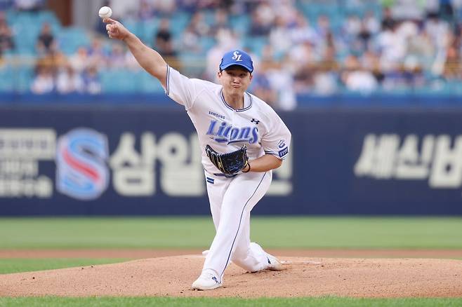 삼성 라이온즈 선발투수 최원태가 올해 정규시즌 경기에 선발 등판해 역투하고 있다. 삼성 라이온즈