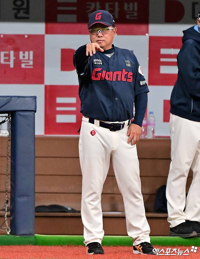 김태형 감독이 이끄는 롯데 자이언츠가 NC 다이노스와 24일 창원NC파크에서 2025 신한 SOL Bank KBO리그 팀 간 7차전을 치른다. 사진 엑스포츠뉴스 DB