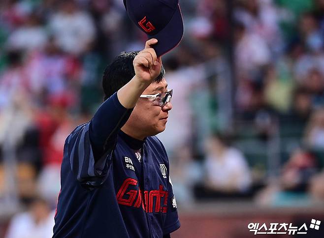 김태형 감독이 이끄는 롯데 자이언츠가 24일 창원NC파크에서 열릴 예정이었던 NC 다이노스와의 2025 신한 SOL Bank KBO리그 팀 간 7차전의 우천취소로 하루 더 휴식을 취하게 됐다. 사진 엑스포츠뉴스 DB