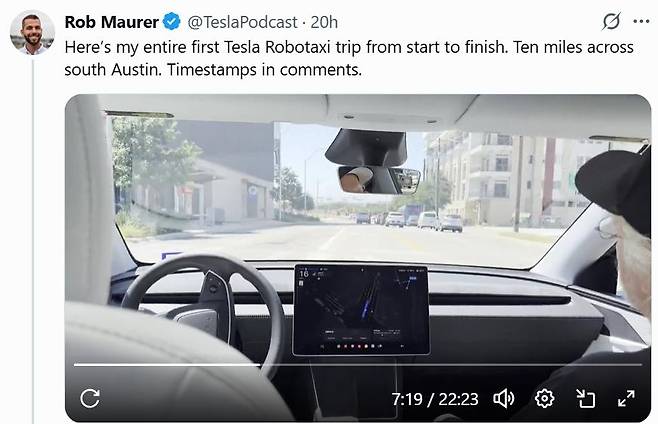 테슬라 로보택시 탑승 영상에서 차량이 잠시 중앙선을 넘어 반대 차선에 진입한 모 [@TeslaPodcast X 게시물 캡처. 재판매 및 DB 금지]