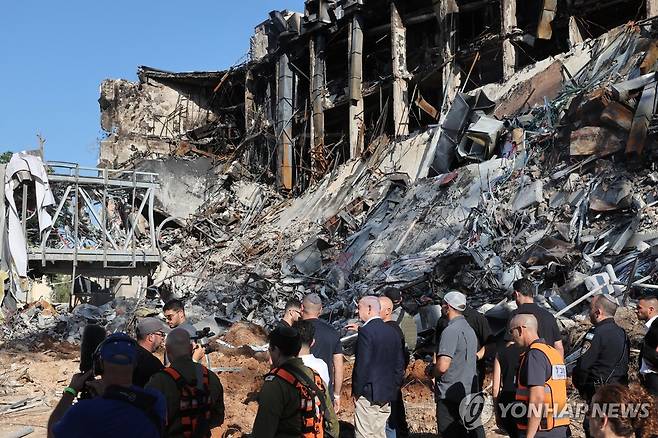 이란의 미사일에 공격당한 이스라엘의 도시 [EPA 연합뉴스 자료사진. 재판매 및 DB 금지]