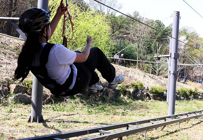더불어숲 체험장 짚라인 [서울 노원구 제공. 재판매 및 DB 금지]