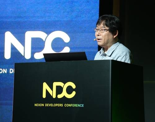 NDC 25서 강연하는 박용현 넥슨코리아 개발 부사장 겸 넥슨게임즈 대표     (성남=연합뉴스) 김주환 기자 = 박용현 넥슨코리아 개발 부사장 겸 넥슨게임즈 대표가 24일 경기 성남시 창조경제혁신센터에서 열린 넥슨개발자콘퍼런스(NDC) 기조강연에서 발언하고 있다. 2025.6.24 jujuk@yna.co.kr
