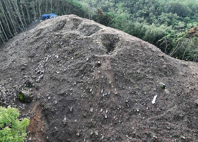 도굴로 무덤에 움푹 꺼져있는 구멍 [대동문화연구원 제공. 재판매 및 DB금지]