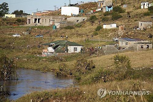 남아공 동남부 이스턴케이프주 홍수 피해 지역 [AP 연합뉴스 자료사진. 재판매 및 DB 금지]