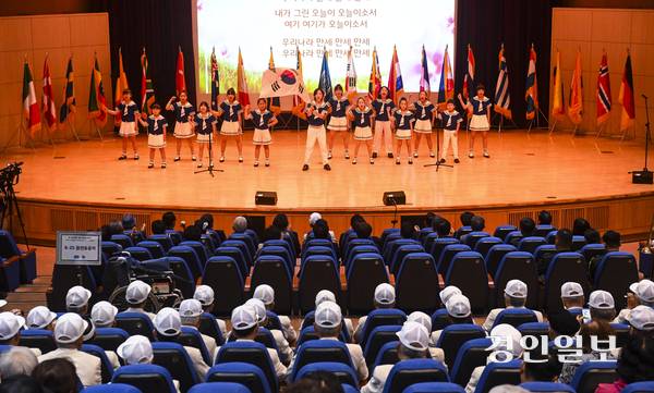 25일 오전 수원시 영통구 경기도경제과학진흥원에서 경기도 6·25전쟁 제75주년 행사가 열리고 있다. 2025.6.25 /이지훈기자 jhlee@kyeongin.com