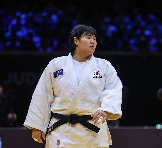 20일(한국시간) 헝가리 부다페스트에서 열린 2025 국제유도연맹(IJF) 세계선수권 여자 최중량급 아라이 마오(일본)와의 결승 경기에서 김하윤(안산시청)이 경기를 준비하고 있다. 사진=국제유도연맹