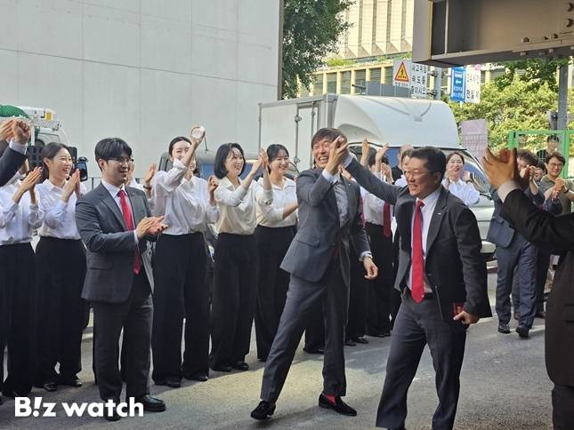 HDC현대산업개발이 지난 22일 ‘용산구 정비창 전면1구역 재개발사업 시공사 선정 총회’에서 시공사로 최종 선정됐다/사진=HDC현대산업개발