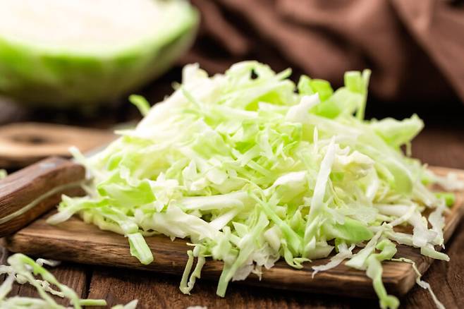 양배추는 위장 등 소화 기관 뿐만 아니라 심장과 뼈 건강을 지키는 데에도 좋은 식품으로 꼽힌다. [사진=클립아트코리아]