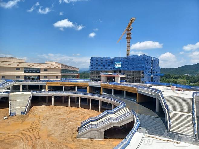 건설공사가 한창인 켄텍 도서관·학생회관. /뉴스1