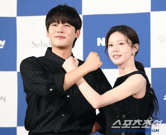 제4회 청룡시리즈어워즈 핸드프린팅 행사가 25일 서울 여의도 CGV에서 열렸다. 이정하와 고윤정이 포즈 취하고 있다. 정재근 기자 cjg@sportschosun.com/2025.6.25/