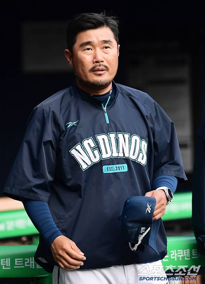 17일 잠실구장에서 열린 LG와 NC의 경기. 경기 준비하는 NC 이호준 감독. 잠실=송정헌 기자songs@sportschosun.com/2025.06.17/