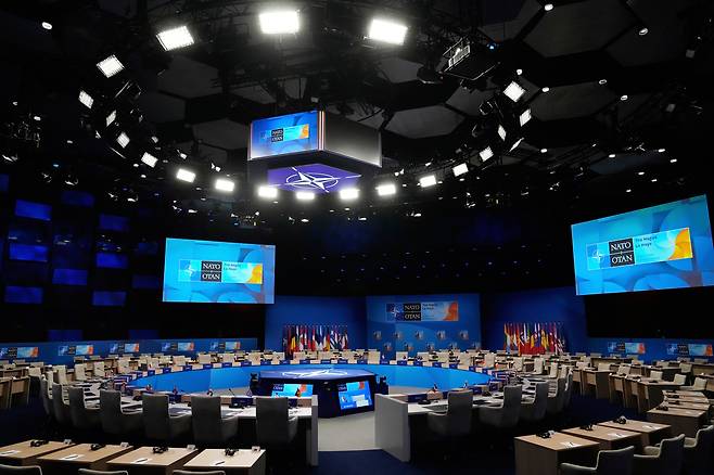 23일 네덜란드 헤이그에서 열리는 나토 정상회의 회의장 내부 모습./AP 연합뉴스
