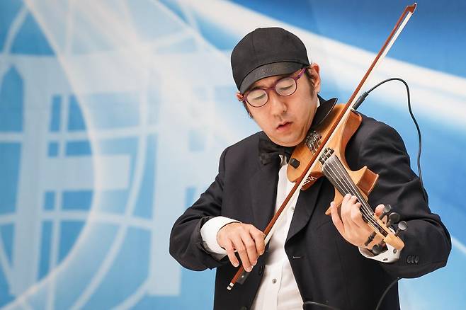 바이올리니스트 유진 박의 재산을 횡령한 혐의로 고발된 친이모가 ‘공소권 없음’으로 불기소 처분을 받았다. A씨 측은 모든 재산이 투명하게 관리됐다고 밝혔다. 뉴스1