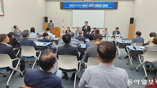 24일 부산 연제구 부산시의회 2층 중회의실에서 ‘해양수산부·HMM 이전의 의미와 과제’ 토론회가 진행되고 있다. 김화영 기자 run@donga.com