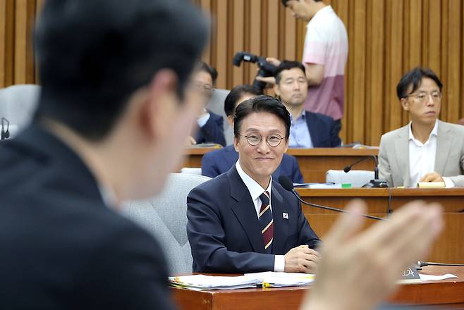 김민석 국무총리 후보자가 25일 서울 여의도 국회에서 열린 인사청문회에 출석해 국민의힘 주진우 의원의 질의를 받고 있다. 연합뉴스