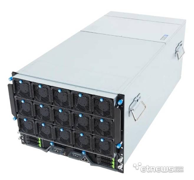 슈퍼솔루션의 GPU서버 'G893-SD1-AAX5'