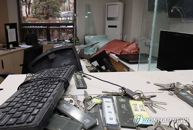 지난 1월 서부지법 난동 사태 이후 서부지법 사무실의 모습. 연합뉴스 제공