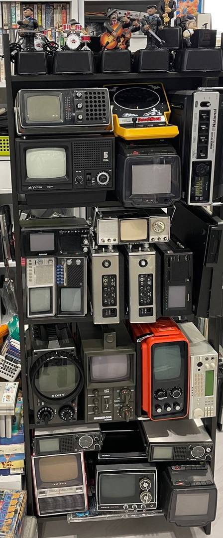 한대 보기도 힘든 TV들이 한가득.. 이 기기들로 게임을 즐긴다고