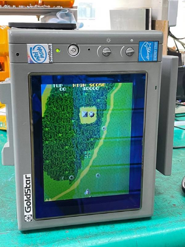 세로로 돌려서 연결한 '제비우스'