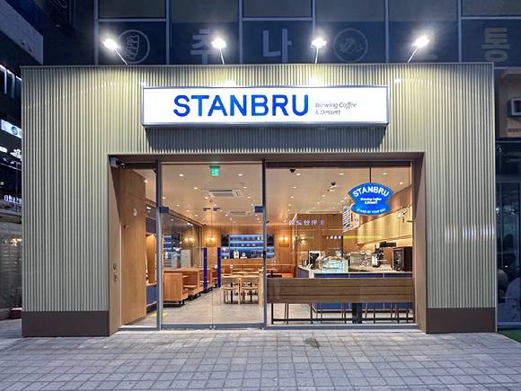 스탠브루 1호점 매장 위례점. [사진=롯데GRS 제공]