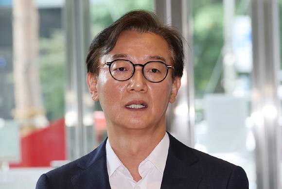 전재수 해양수산부 장관 후보자가 25일 인사 청문 준비 사무실이 있는 서울 마포구 포스트타워 마포로 출근하며 지명 소감을 밝히고 있다. 2025.6.25 [사진=연합뉴스]