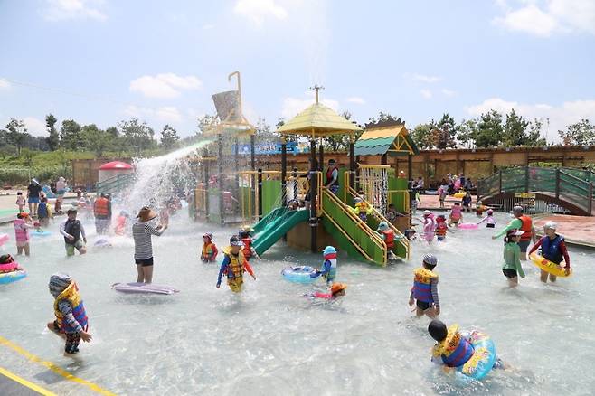 ▲ 회산백련지 물놀이장 전경 [전남 무안군]&nbsp;