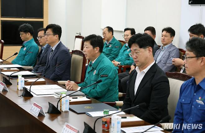 충남도는 25일 도 전시종합상황실에서 박정주 행정부지사를 비롯해 육군 제32보병사단, 국가정보원 지부, 도 경찰청 등 11개 기관과 ‘서산 국가중요시설 관련 광역화 대드론체계 구축·운영’을 위한 업무협약을 체결했다.