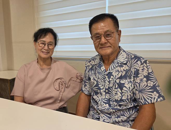 최봉진 선교사와 김광숙 사모가 24일 서울 강남구 한 사무실에서 국민일보와 인터뷰를 하고 있다.