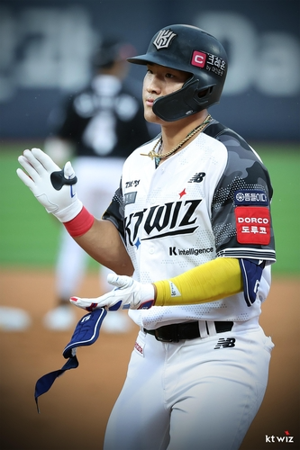 적시타 때린 kt의 안현민 / 사진=kt wiz 제공