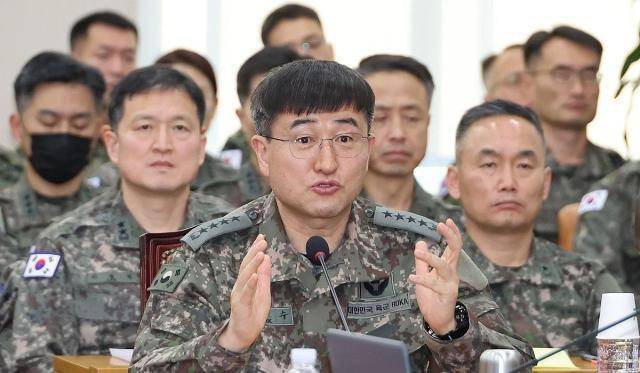 박안수 전 육군참모총장이 지난 2월 21일 국회에서 열린 '윤석열 정부의 비상계엄 선포를 통한 내란 혐의 진상규명 국정조사 특별위원회' 전체회의에서 위원 질의에 답변하고 있다. 출처=연합뉴스