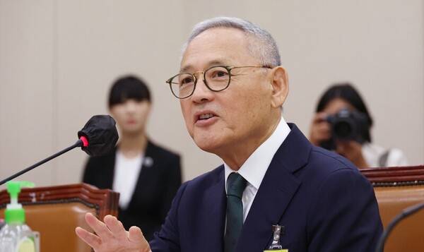 ▲유인촌 문화체육관광부 장관이 지난해 9월5일 국회에서 열린 인사청문회에서 의원 질의에 답변하고 있다. ⓒ 연합뉴스