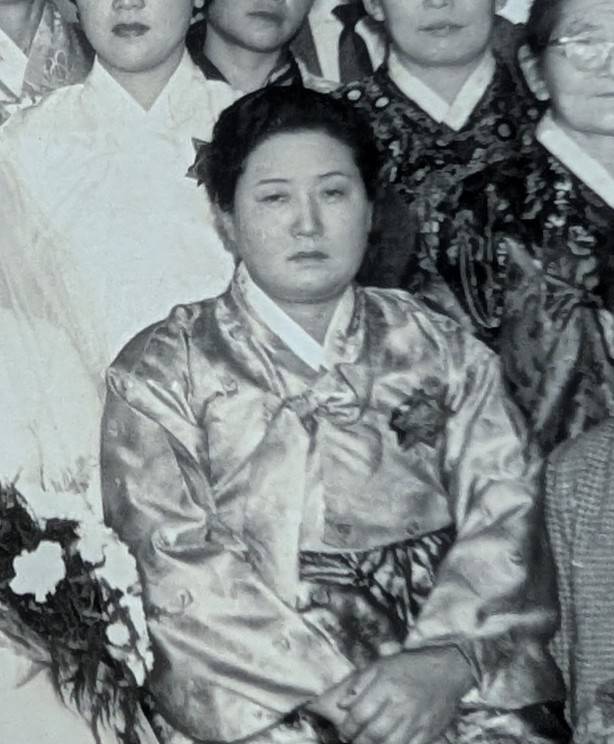 한복을 입은 모습의 고영희 [문예춘추]