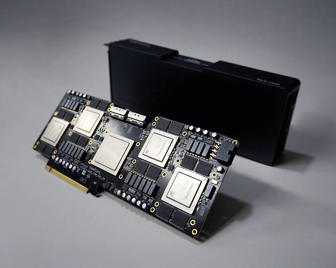 리벨리온의 NPU 아톰 맥스(ATOM-Max)/사진=SKT