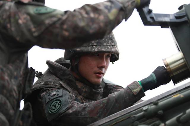 육군 제50보병사단은 지난 5월 15일 경북 포항시 송라면 화진훈련장에서 육·해·공군과 해양경찰 전력을 통합한 지·해·공 합동훈련을 하고 있다.육군 제공