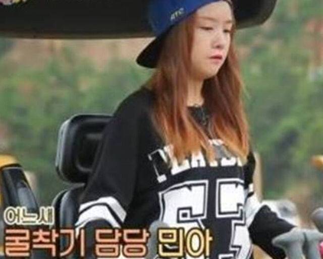 민아가 굴착기 실력을 뽐내 모두를 놀라게 했다. / SBS '에코 빌리지 즐거운 가' 캡처