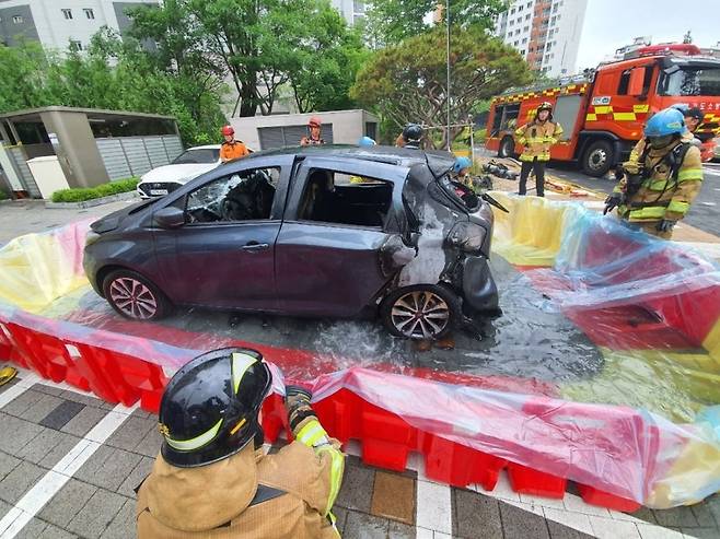 불이 난 전기차. [경기도소방재난본부]