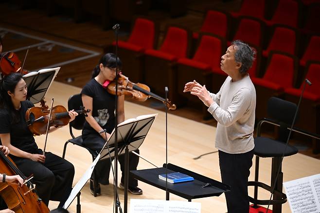 정명훈 클래식부산 예술감독의 주도 하에 모인 아시아필하모닉오케스트라(APO) [클래식부산 제공]