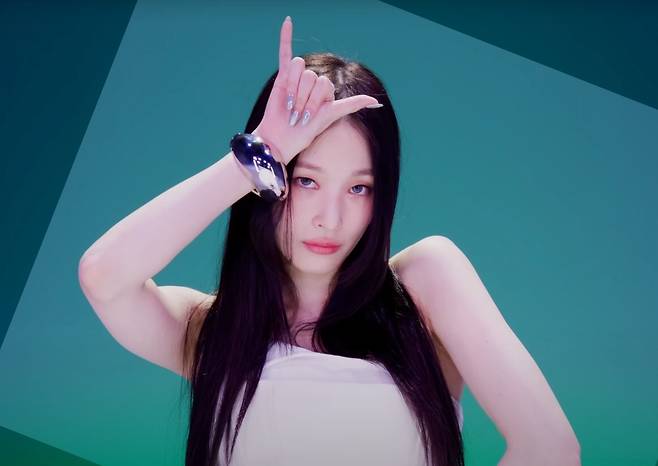 그룹 '올데이 프로젝트' 애니. 유튜브 채널 '스튜디오 춤' 캡처.