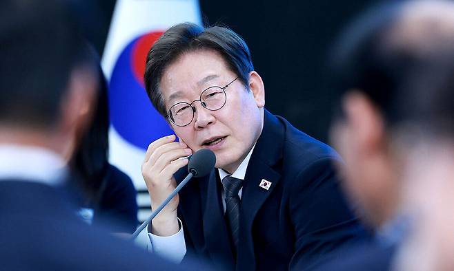 이재명 대통령이 25일 광주광역시 국립아시아문화전당에서 '광주시민·전남도민 타운홀미팅'을 하며 발언하고 있다. 대통령실통신사진기자단