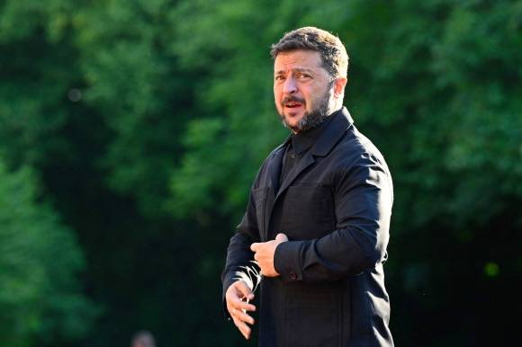 24일(현지시간) 나토(북대서양조약기구) 정상회의 참석 차 네덜란드 헤이그를 방문한 볼로디미르 젤렌스키 우크라이나 대통령이 만찬장에 도착하고 있다. 2025.6.24 헤이그 AFP 연합뉴스