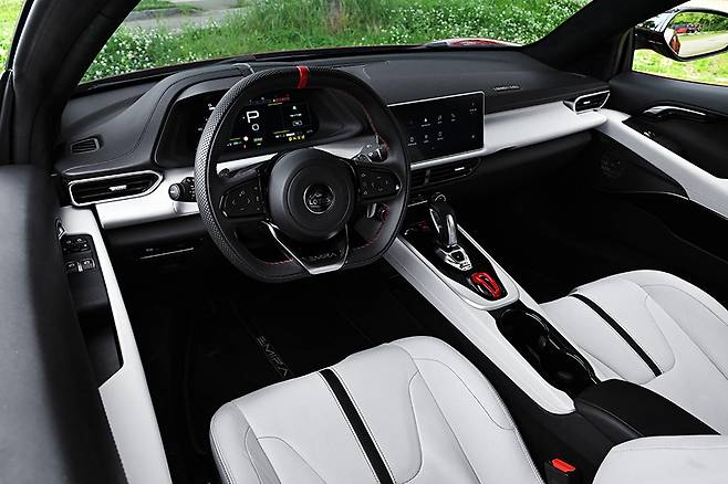 로터스 에미라 V6. 사진: 김학수 기자