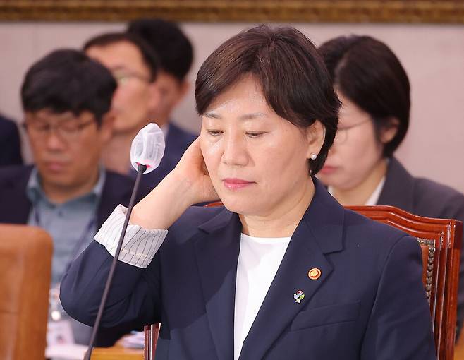 송미령&nbsp;농림축산식품부 장관이 25일 국회에서 열린 농림축산식품해양수산위원회 전체회의에 참석한 모습 ⓒ연합뉴스